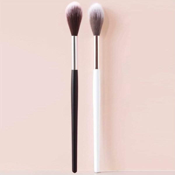 Radiance Revealed Series: Exclusive Tapered Highlighter Brush