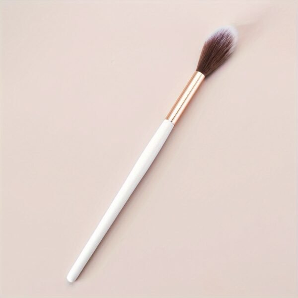 Radiance Revealed Series: Exclusive Tapered Highlighter Brush