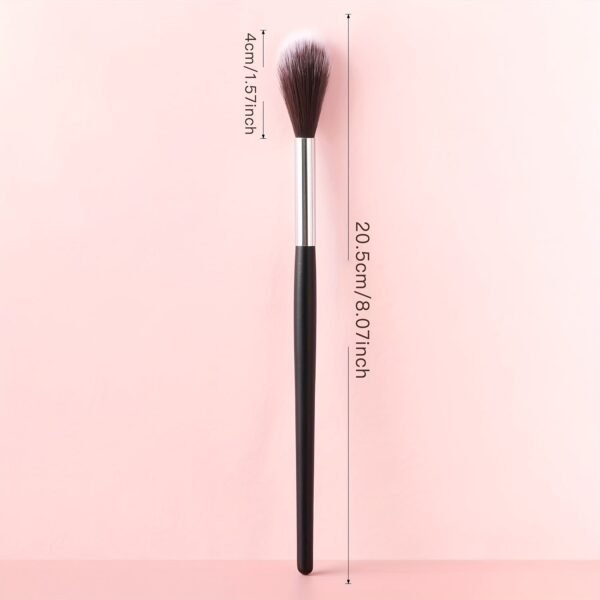 Radiance Revealed Series: Exclusive Tapered Highlighter Brush