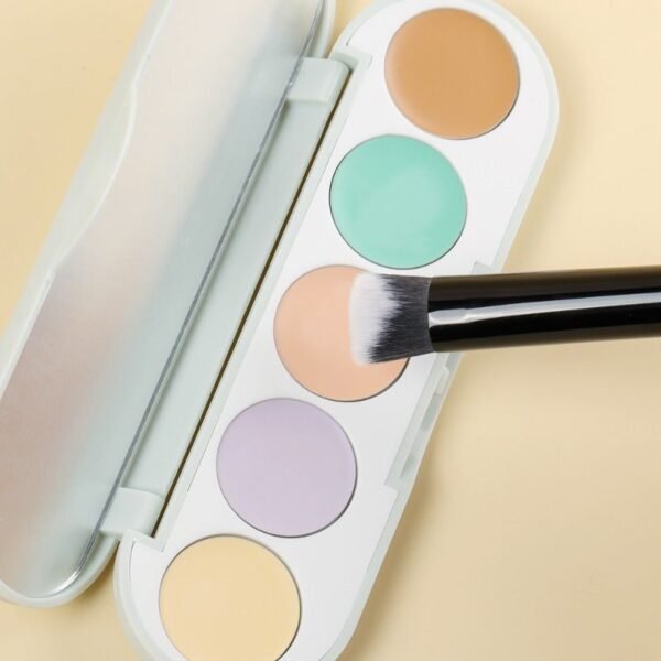 Professional Detail Concealer Brush: Ideal for Face Makeup Application