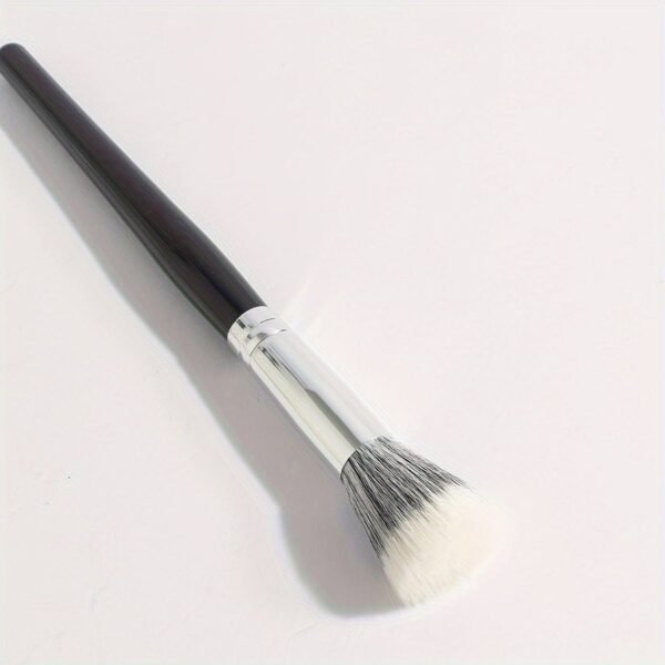 Stippling Rouge Brush - Professional Blush Makeup Tool