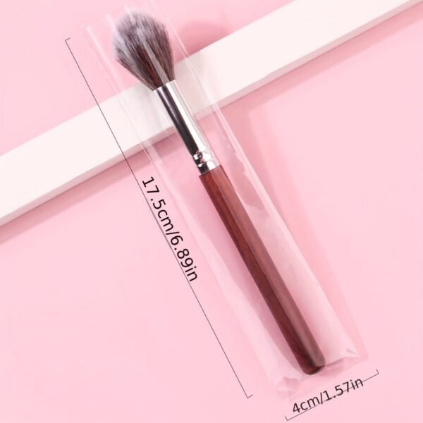 Premium Nylon Bristle Highlighter Brush: Natural and Sheer Finish