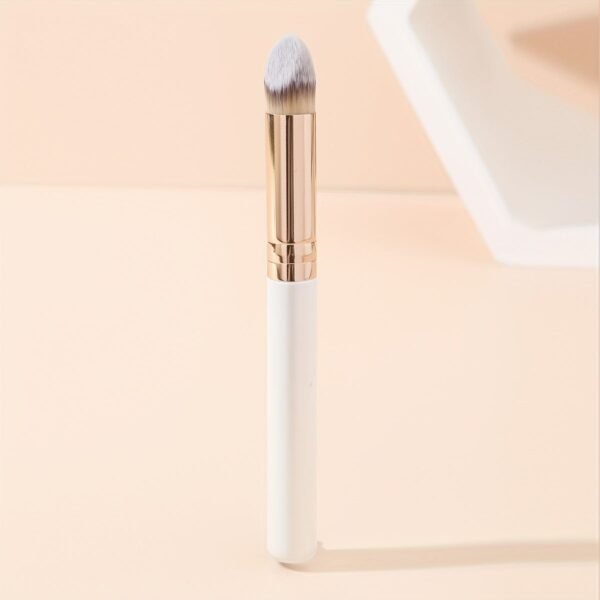 Precision Angled Concealer Brush