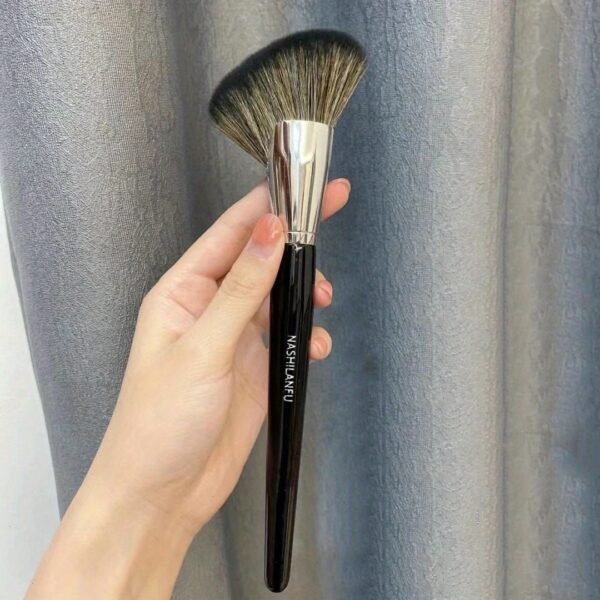 Premium Fan-Shaped Face Contour Brush Set