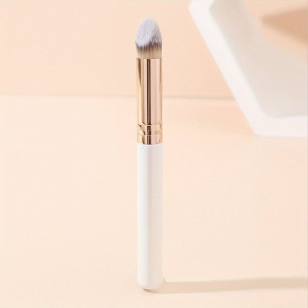 Precision Angled Concealer Brush