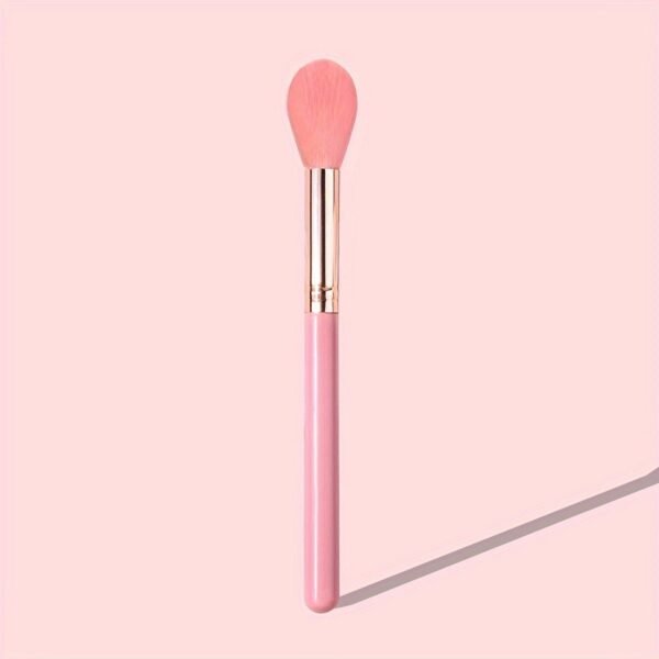 Premium Nylon Bristle Highlighter Brush: Natural and Sheer Finish