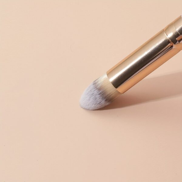 Precision Angled Concealer Brush