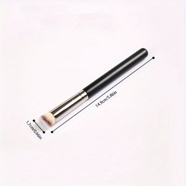 Flawless Concealer Series: Round Head Concealer Brush for a Natural, Seamless Finish