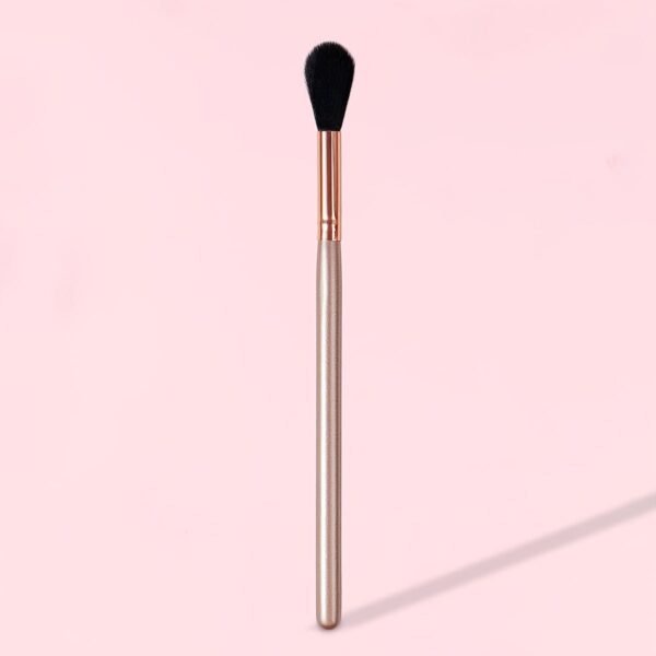 Ultra Soft Tapered Highlighter Brush - Flawless Precision & Control